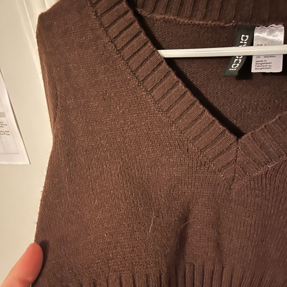 H&M Brown Cropped Knit Sweater - Picture 2 of 3